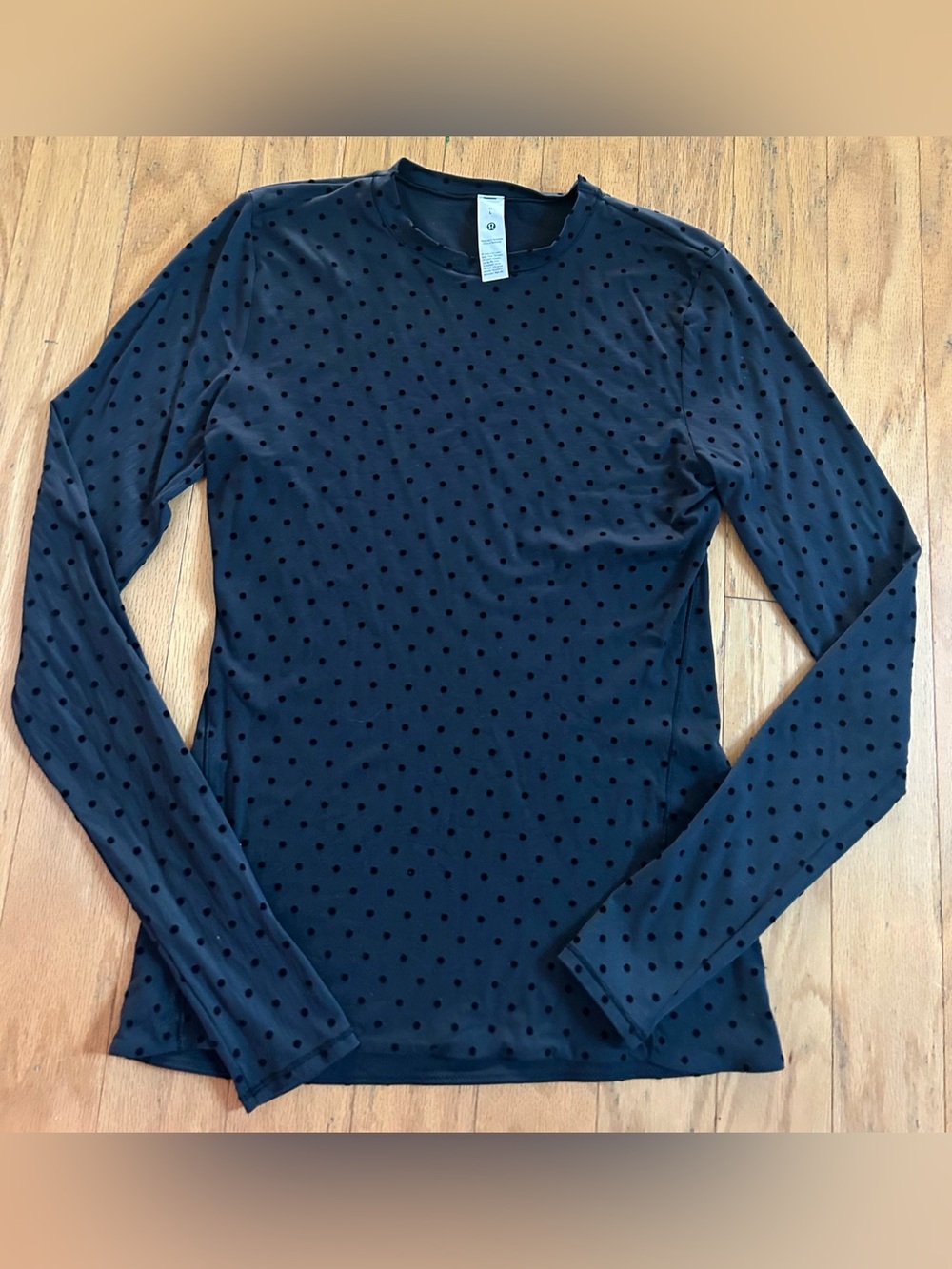 Lululemon polka flocked long sleeve Wundermost crewneck shirt